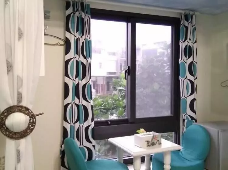 تختخواب و صبحانه Dancedoll House