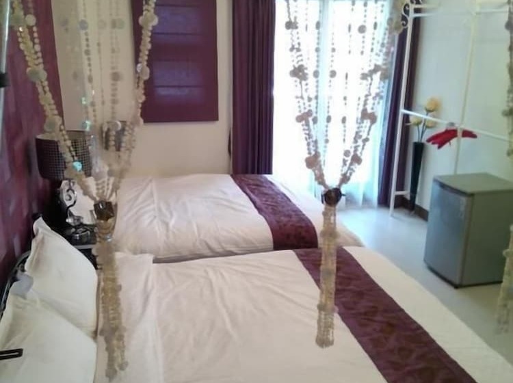 تختخواب و صبحانه Dancedoll House