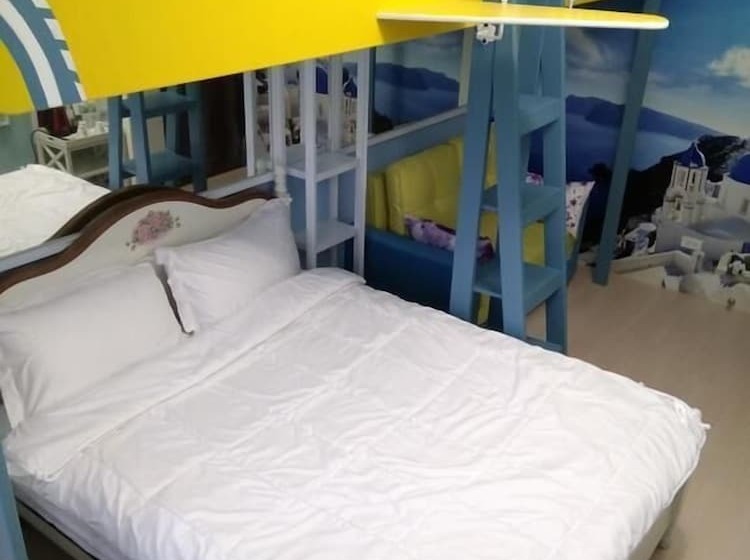 تختخواب و صبحانه Dancedoll House