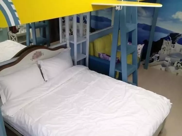 تختخواب و صبحانه Dancedoll House