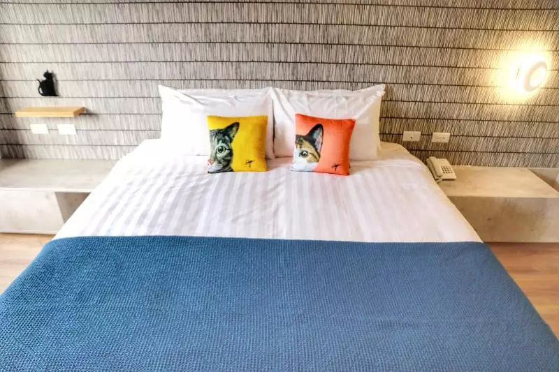 تختخواب و صبحانه Doris Home