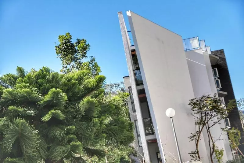 تختخواب و صبحانه Doris Home