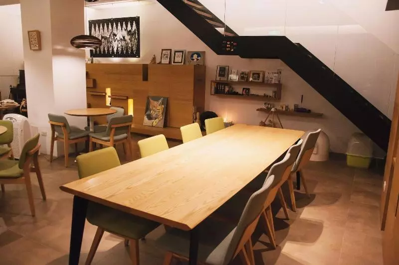تختخواب و صبحانه Doris Home