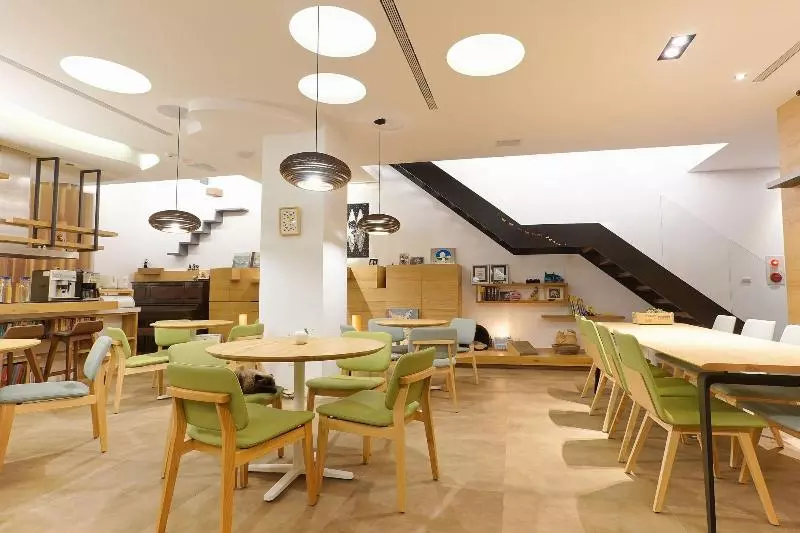 تختخواب و صبحانه Doris Home