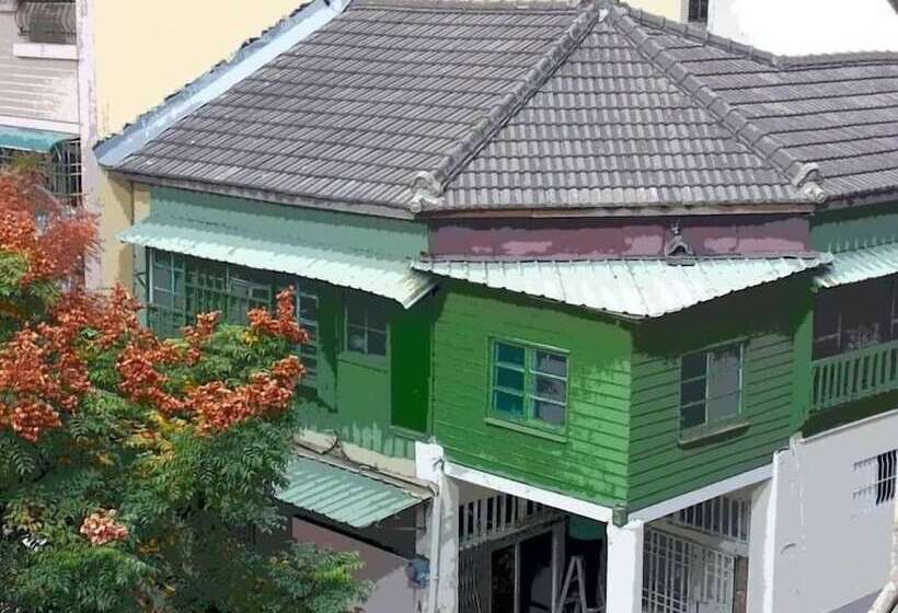 Century Green Lodge   Hostel