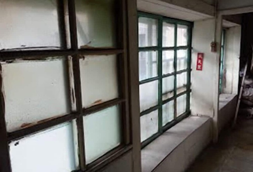 Century Green Lodge   Hostel