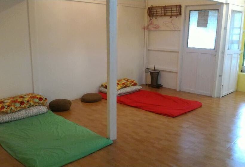 Century Green Lodge   Hostel