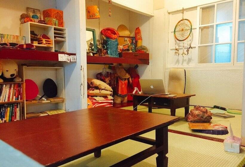 Century Green Lodge   Hostel