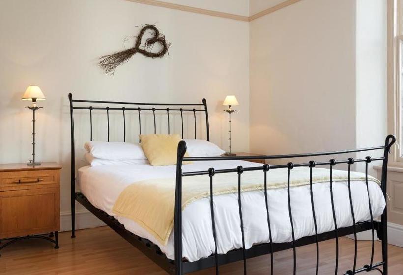 Hostal Keswick Lake Road Apartments