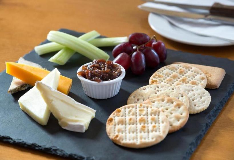 Hostal Keswick Lake Road Apartments