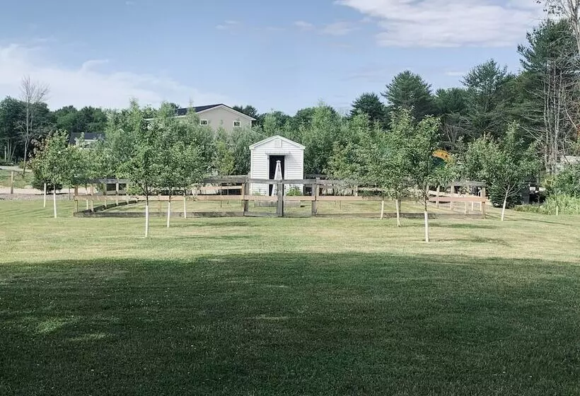 Hostelli The Orchard House & Cafe