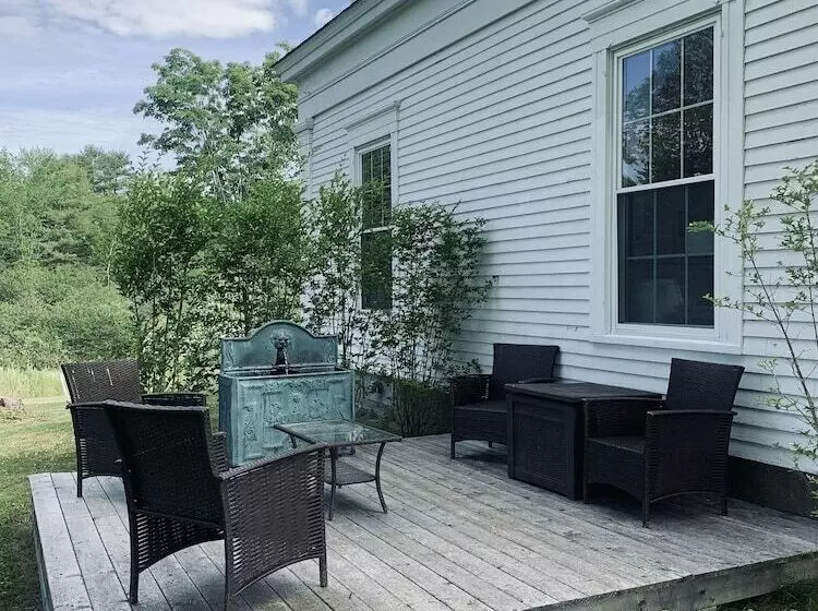 Hostelli The Orchard House & Cafe