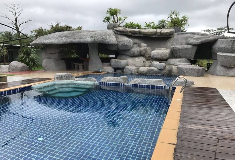 هتل Khaolak Mountain View