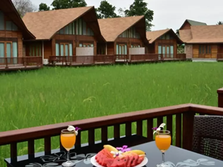 هتل Rice Farm Villa Suratthani