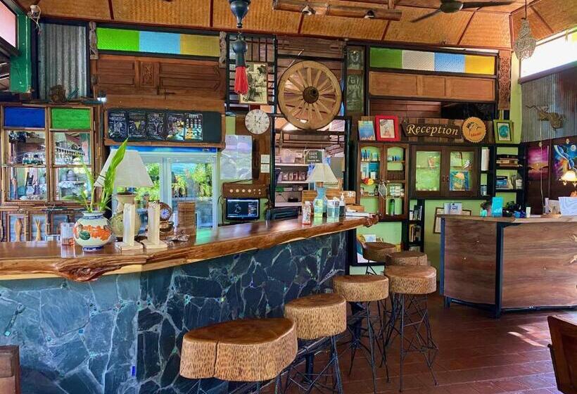 هتل Shanti Lodge Phuket