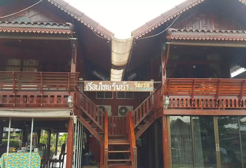 پانسیون Ruenthai Rimnam Resort Suratthani