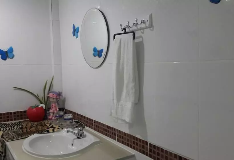 پانسیون Ruenthai Rimnam Resort Suratthani