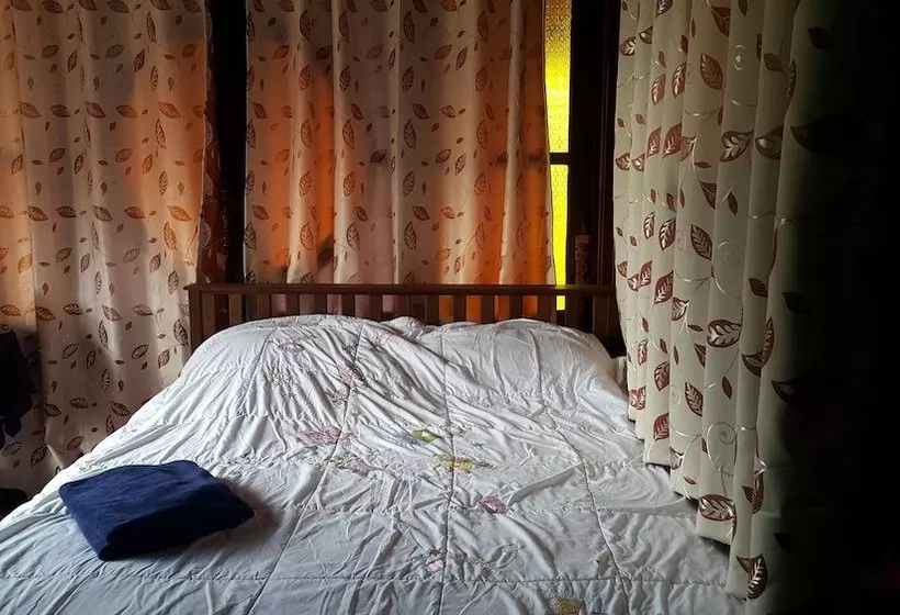 پانسیون Ruenthai Rimnam Resort Suratthani