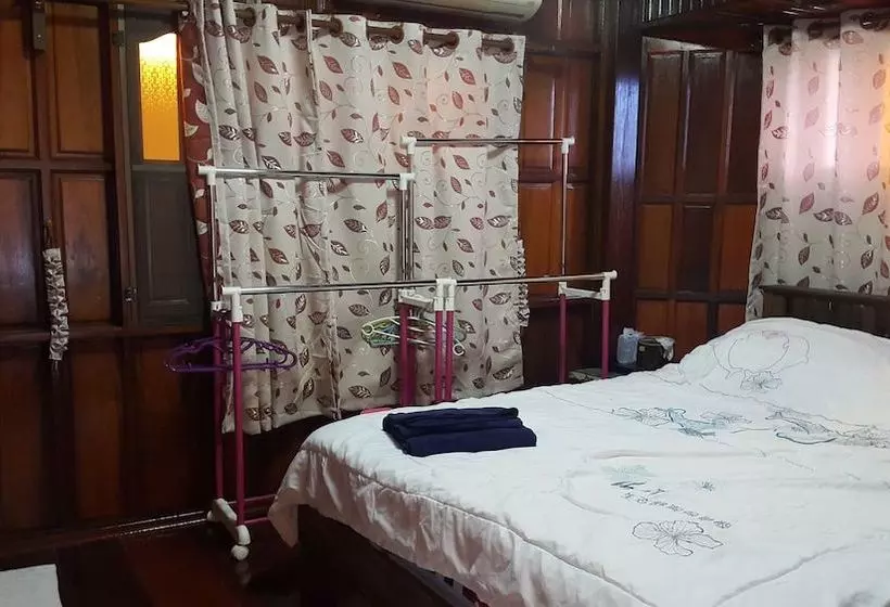 پانسیون Ruenthai Rimnam Resort Suratthani