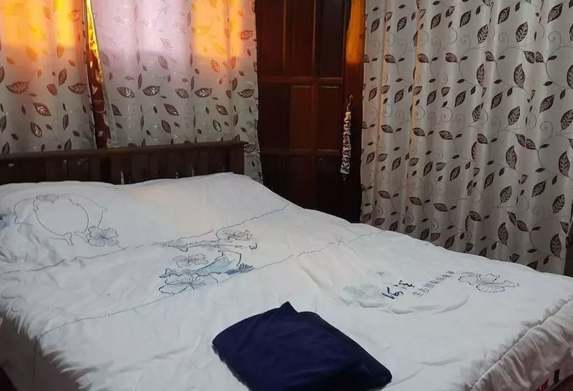 پانسیون Ruenthai Rimnam Resort Suratthani