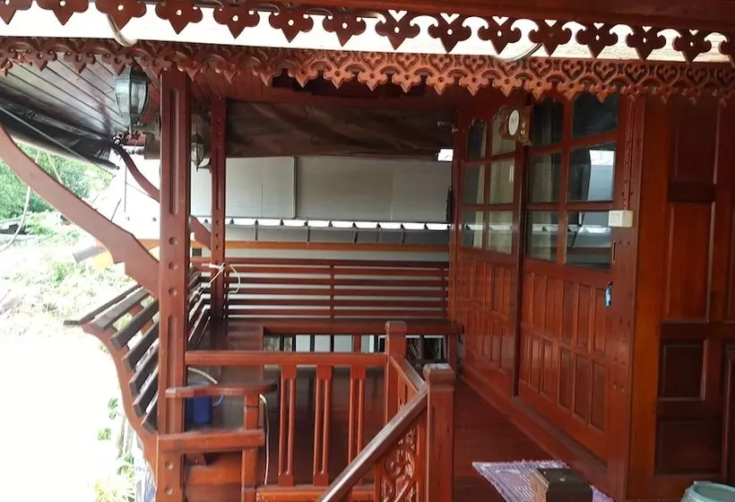 پانسیون Ruenthai Rimnam Resort Suratthani