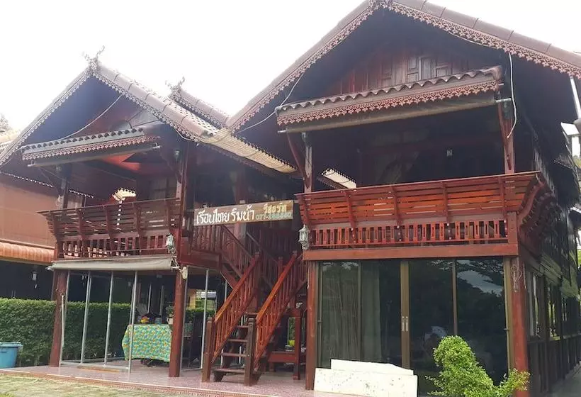 پانسیون Ruenthai Rimnam Resort Suratthani