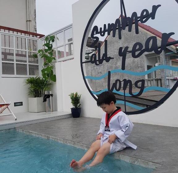 Borbaboom Phuket Poshtel & Hostel