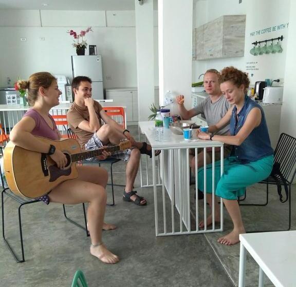 Borbaboom Phuket Poshtel & Hostel