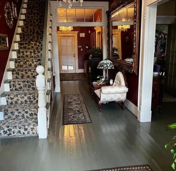 Commodore Bed & Breakfast