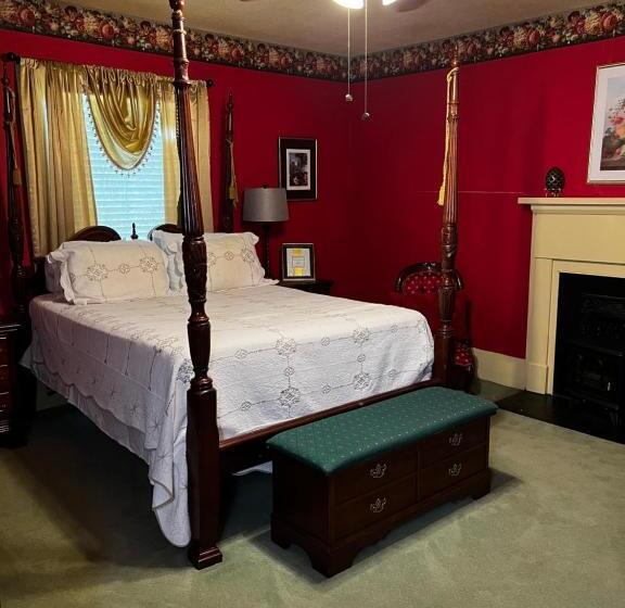 Commodore Bed & Breakfast