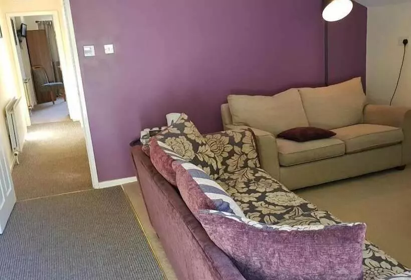 The Lamb And Flag Inn