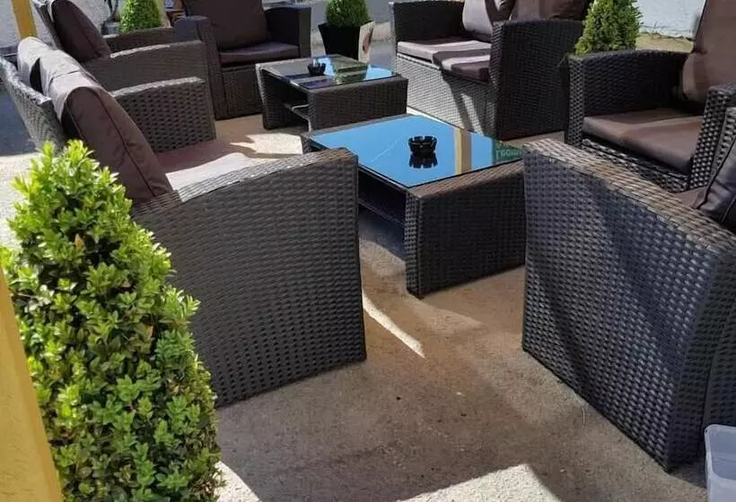 The Lamb And Flag Inn