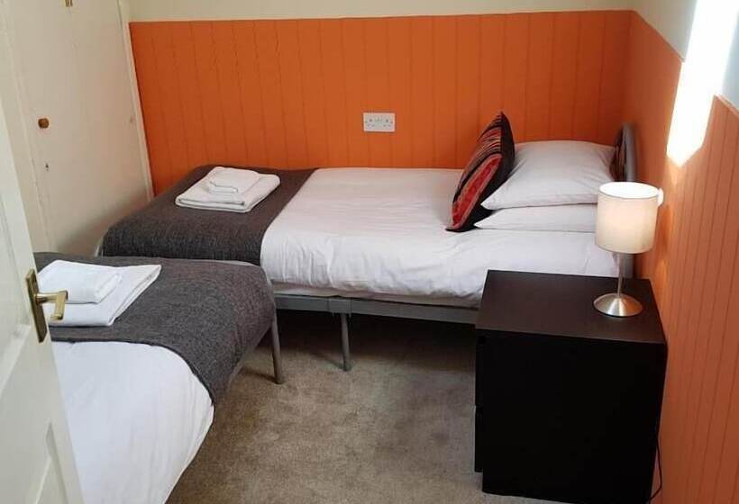 The Lamb And Flag Inn