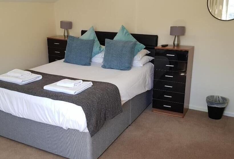 The Lamb And Flag Inn