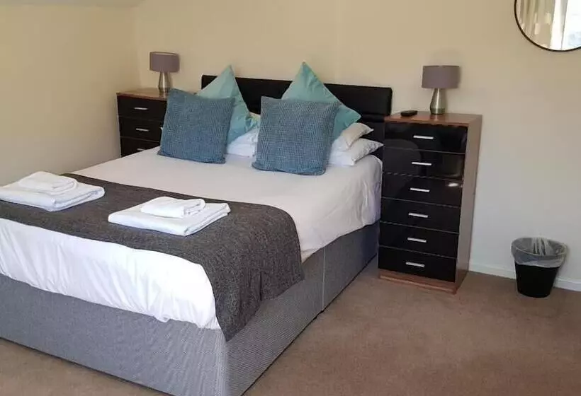 The Lamb And Flag Inn