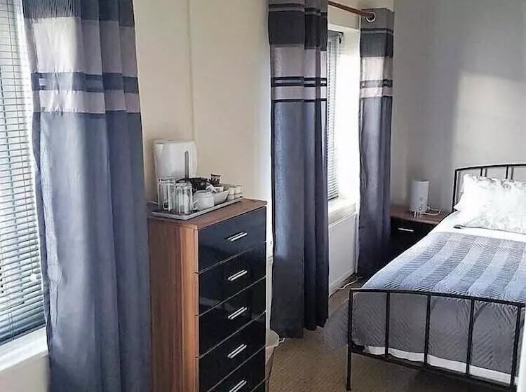 The Lamb And Flag Inn