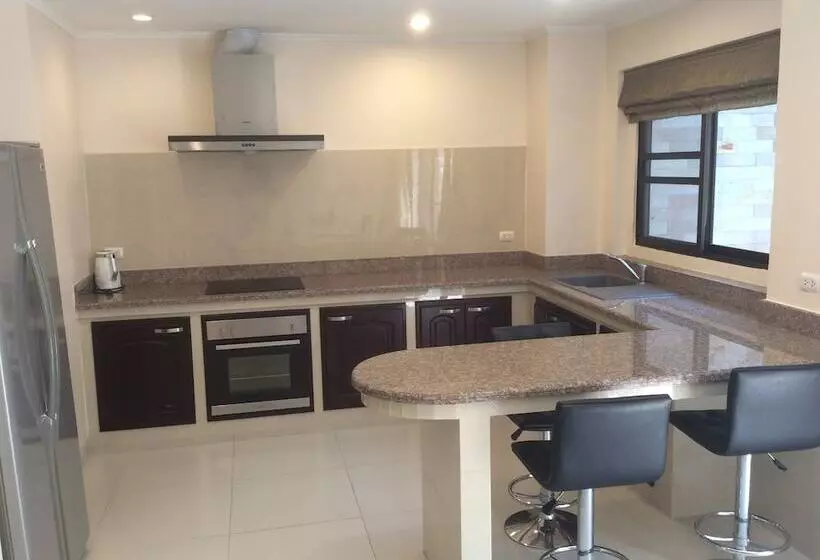 Baan Somprasong Apartment   Na Jomtien