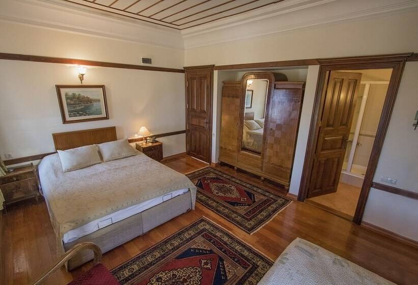 تختخواب و صبحانه Altin Cesmeli Konak