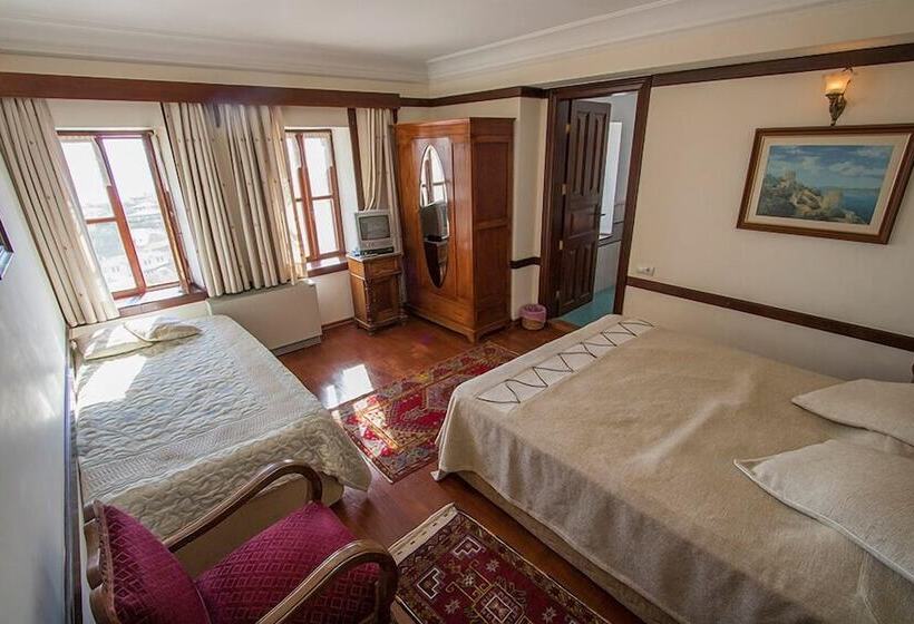 تختخواب و صبحانه Altin Cesmeli Konak