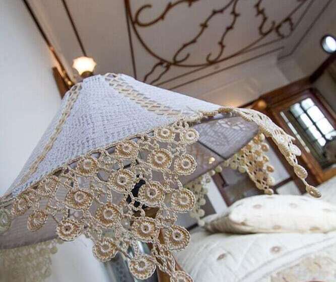 تختخواب و صبحانه Altin Cesmeli Konak