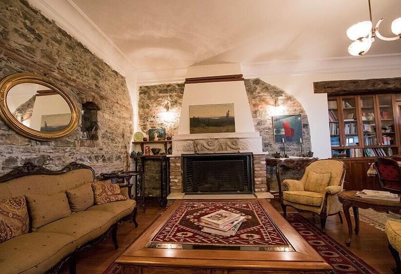 تختخواب و صبحانه Altin Cesmeli Konak