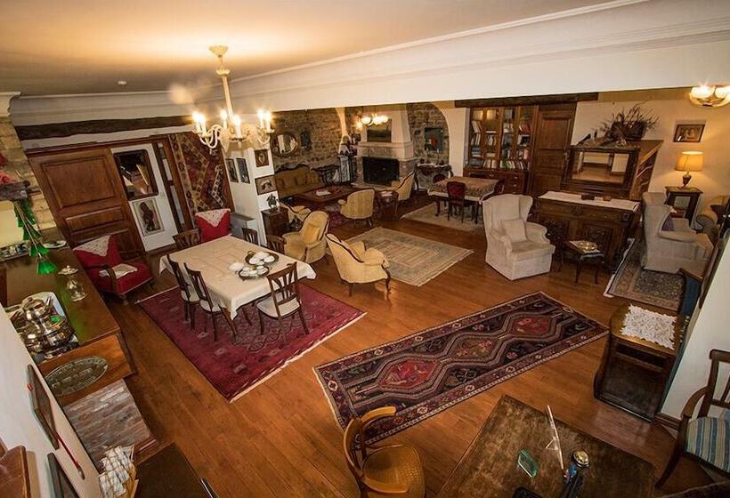 تختخواب و صبحانه Altin Cesmeli Konak