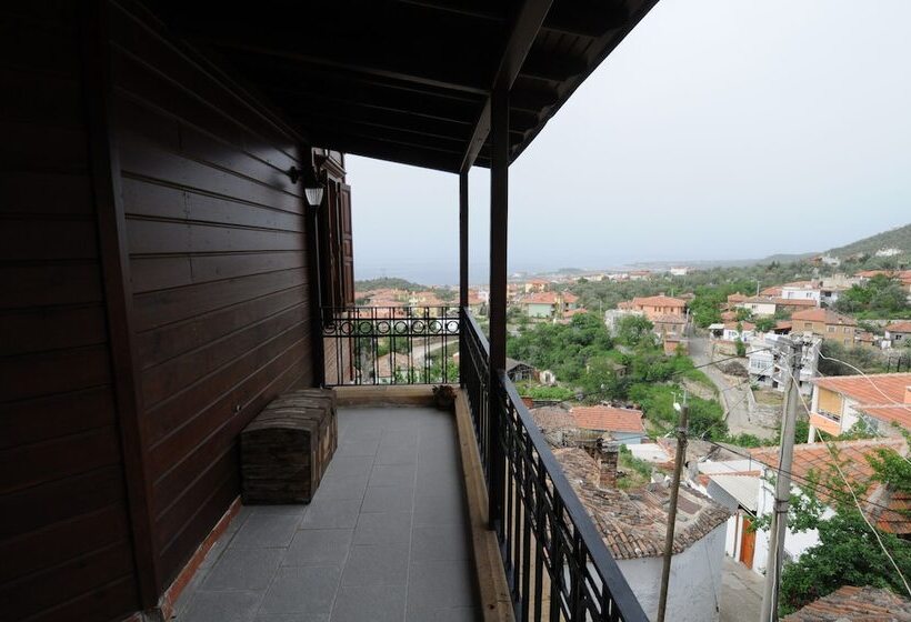 تختخواب و صبحانه Altin Cesmeli Konak