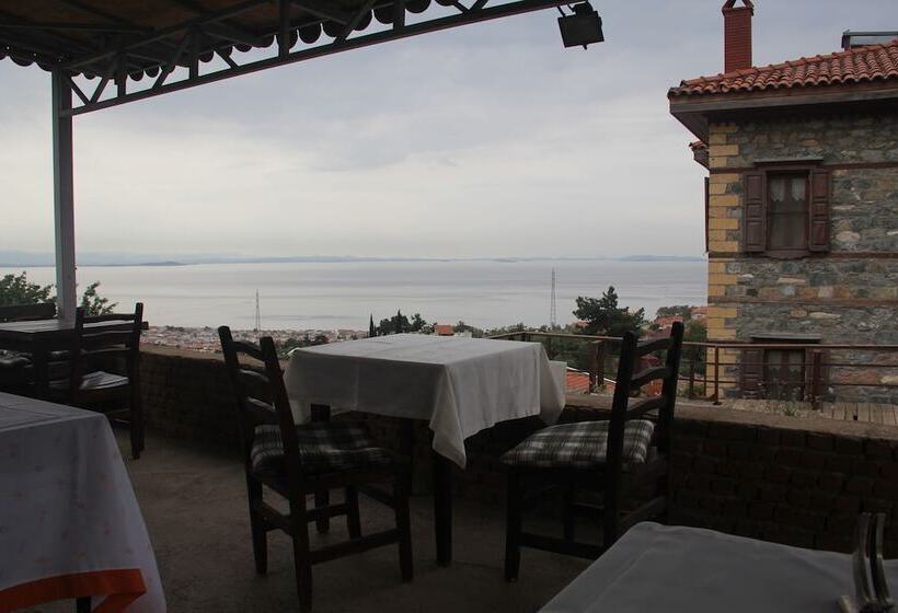 تختخواب و صبحانه Altin Cesmeli Konak