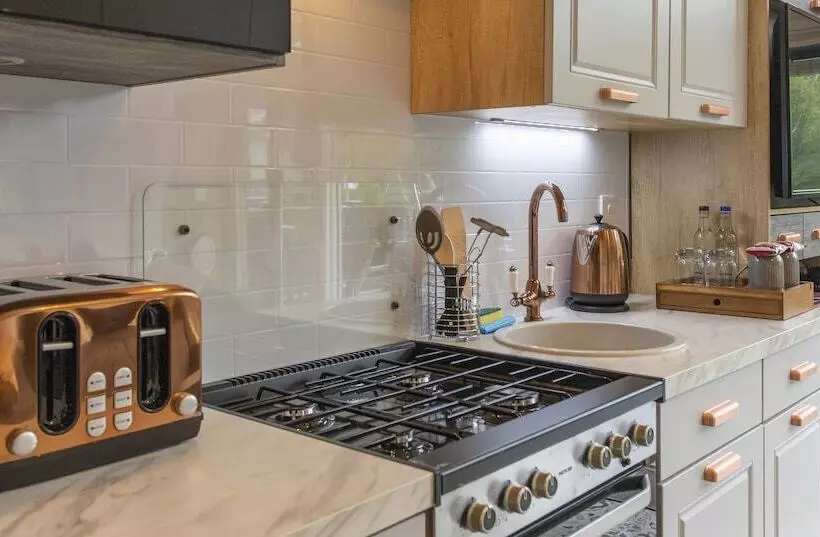 Hotelli Aberdunant Caravans Direct