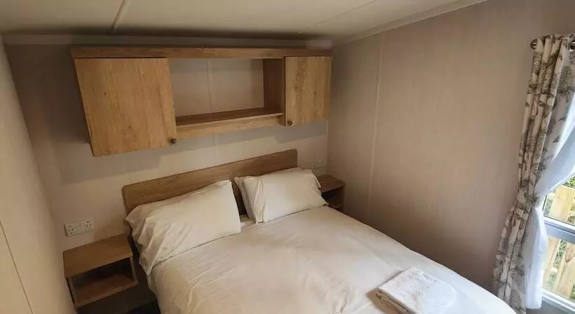 Hotelli Aberdunant Caravans Direct