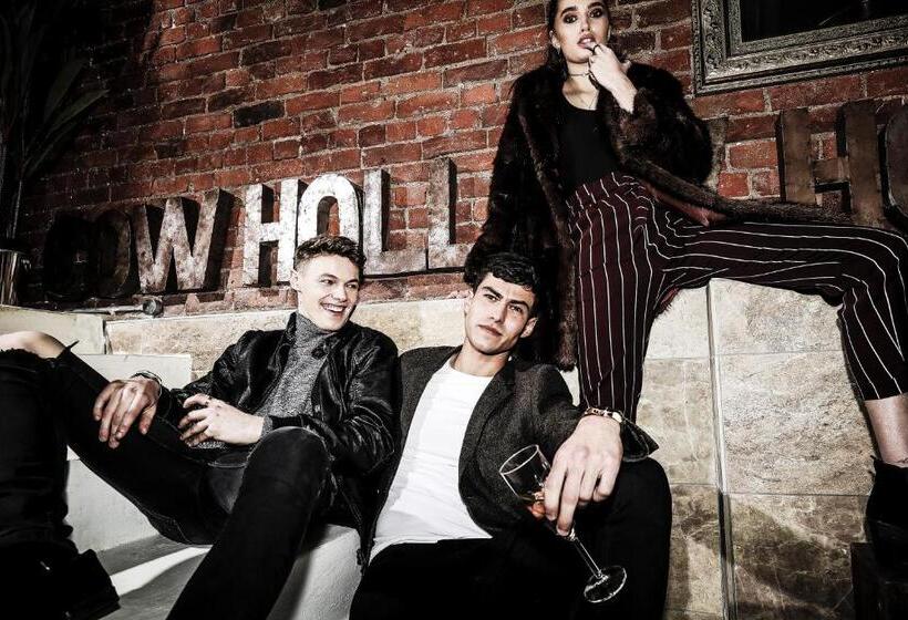 هتل The Cow Hollow