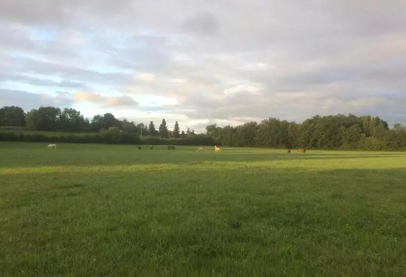 ペンション La Grange D'oustaud