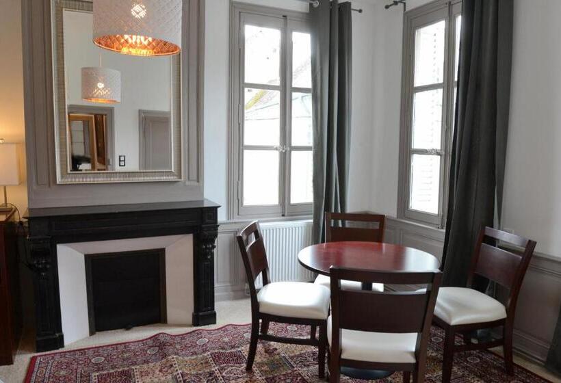 פנסיון Maison Du Chatelain