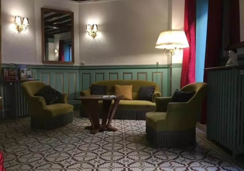 The Old Hotel Ravel Centre